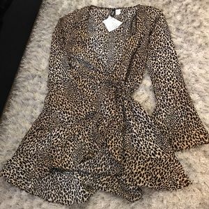 ✨SOLD✨ H&M Leopard Print Tie Dress.